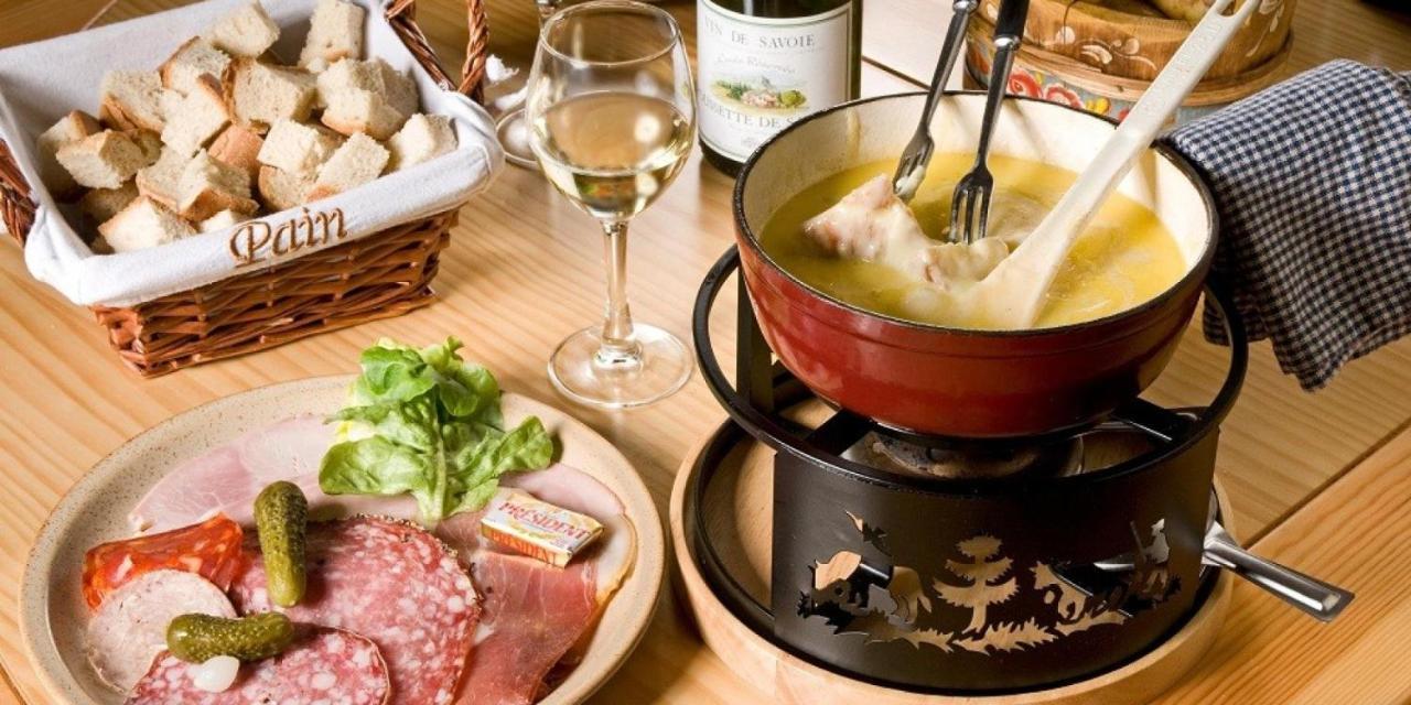 Hotel Du Soleil アイヨン・ル・ジュンヌ エクステリア 写真