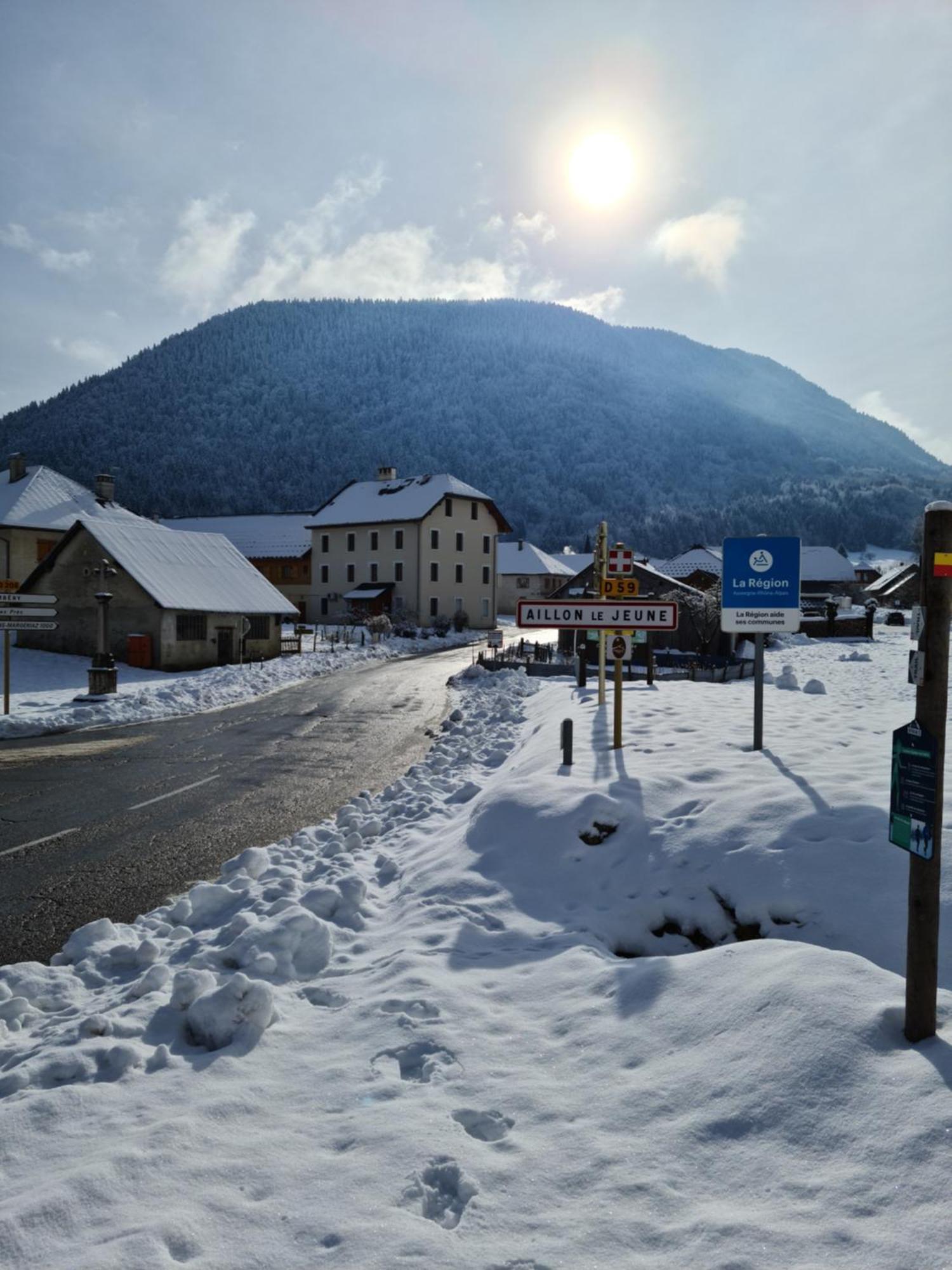 Hotel Du Soleil アイヨン・ル・ジュンヌ エクステリア 写真