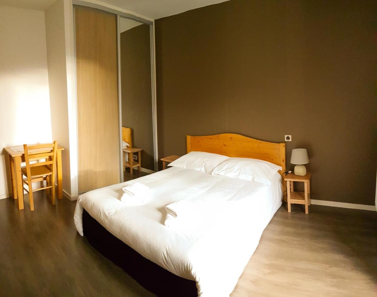 Hotel Du Soleil アイヨン・ル・ジュンヌ エクステリア 写真
